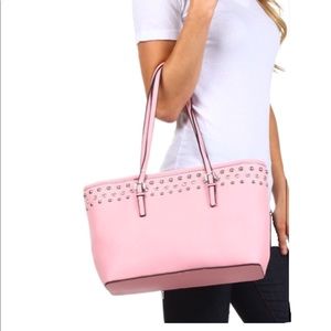 Beautiful PINK Satchel(🌸All Offers Are Welcomed!)